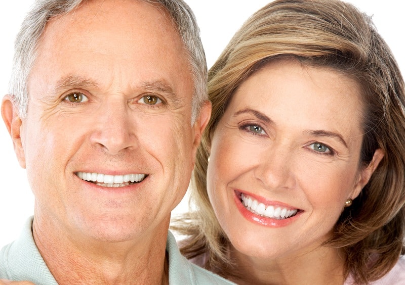 Implant-supported dentures can help you obtain a great smile | Dr. Jorge Paez